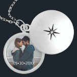 Personligen kopplar ihop fotoet med daterar berlockhalsband<br><div class="desc">Denna minnessaklocket låter dig personifiera den med ett foto och med en datera. Att ändra stilsortsstilen använd det mer ytterligare verktyg för skräddarsy,  låt mig vet,  om du behöver hjälp. En underbar årsdaggåva.</div>