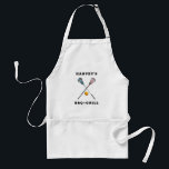 Personligen Lacrosse Novelty Gifts Förkläde<br><div class="desc">Personlig lacrosse fladdermus och boll apron för vuxnor. Coola grill-gåva till Bq älskare. Röd och blå lacrosse fladdermus med svart text för att lägga till ett namn för att göra det personligt. Klicka på knappen Anpassa ovan om du vill ändra eller ta bort texten</div>