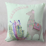 Personligen Llama och Cactus Hearts - Pastel Mint Kudde<br><div class="desc">Skudden för din lilla flickas sovrum eller baby-daghem och mallen är redot för dig att lägga till din lilla flickas namn. Den här designen har en söt vattenfärgsillustration av ett mjukt grått-lampa, komplett med teskedar och sadelmattor, kaktus- och hjärtformade kaktusar. Paletten färg är pastellmint grönt med skuggor av gröntens rosa...</div>