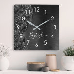 Personligen Metallic Black Glitter Fyrkantig Klocka<br><div class="desc">Anpassa enkelt den svarta borstat metall och den glamorösa faux glitter-mönstrade väggklockan med ditt eget namn.</div>