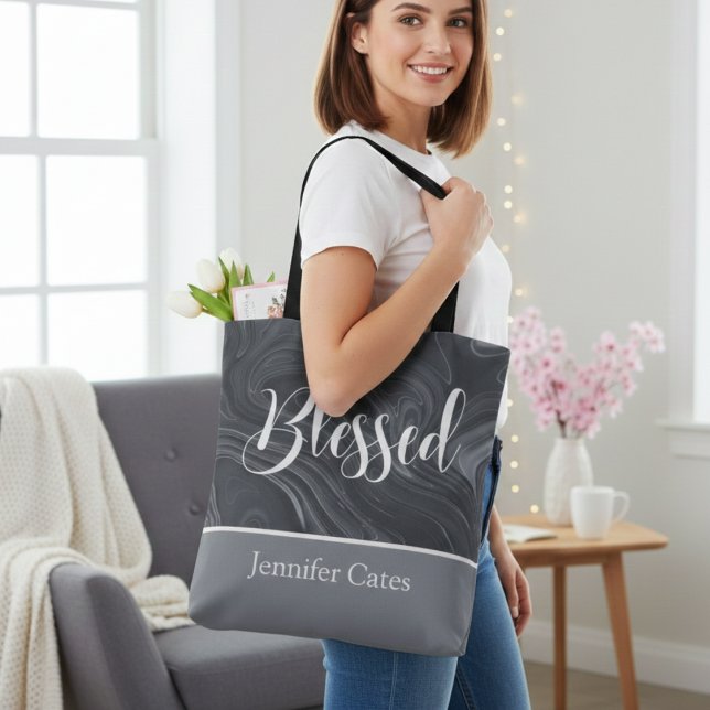 Personligen Modern skript, använd Tygkasse (Blessed Modern Script Personalized Tote Bag in Faux Marble Gray and White.)