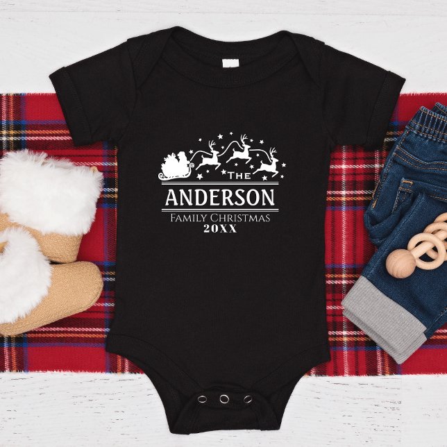 Personligen  Namn i Julmatchande Baby T Shirt (Christmas Baby Matching Personalized Family Name Baby Bodysuit)