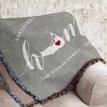 Personligen Nantucket Home Town Filt<br><div class="desc">Visa lite hemligt pride med den här söta grått-proffsfilten med "hem" i vita kalligrafskript med en silhouette karta från Nantucket som står i brev "O". En röd hjärtillustration i delstaten karta kompletterar designen. Du kan ändra hjärtans position till din hemstad genom att öppna designen verktyg och dra hjärtformen till din...</div>