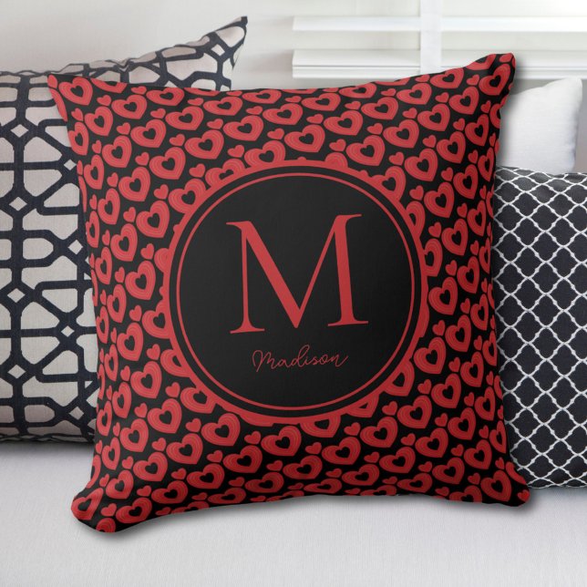 Personligen Red & Black Hearts Monogram Kudde (Skapare uppladdad)