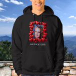 Personligen Red Kärlek Hearts Framed Photo Text (r Hoodie<br><div class="desc">Ladda upp ett foto, anpassa texten och skapa personligen på ett enkelt sätt. För bästa bildcentreringsresultat bör du använda en fyrkantig bild. Klicka på REDIGERA och markera sedan texten om du vill ändra färg. Du kan ÖVERFÖRA DESIGN på andra Zazzle-produkter och justera den så att den passar de flesta Zazzle-objekt....</div>