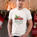 Personligen Red Lastbil i Vintagen Familjejul T Shirt<br><div class="desc">Familjefärg,  Vintage,  röd Lastbil med Julgran Personlig T-Shirt - Grönt-skript</div>
