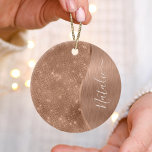Personligen Ro Guld Glitter Julgransprydnad Keramik<br><div class="desc">Anpassa enkelt den här ro guld-borstat metall och glamorerad faux glitter-belagd keramiskt prydnadsföremål med ditt eget namn.</div>