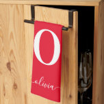 Personligen Röd och vit i monogram Namn Kökshandduk<br><div class="desc">Den här elegantens monogram- och snyggt-skriptutformningen namn kan ges som en gåva till en födelsedag, Mors dag eller tillfälle. Det kan vara personlig med människans initialtid och namn. Du kan ändra teckensnitt, teckensnitt färg, storlekt teckensnitt och bakgrund färg med Verktyg i Design. Teckensnittet storlekt måste minskas för J och Q...</div>