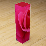 Personligen Röd ros Vin Box Romantic Ro Box Vinlåda<br><div class="desc">Röd ros Vin Box Personlig Fuchsia Ro Boxes Boutineer Ro Gift Boxes Smyckeskriner Keepsakes Classic Röd ros Boxes Ditt namn här Alla hjärtans Gift Vin Boxes Anpassade Ro Mementos för manar, Kvinnor, pojkar, flickor Klicka på "Anpassa" för att lägga till mer text Välj Typsnitt och Anpassningsbar Färg Fuchsia Red Personlig...</div>