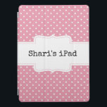 Personligen rosa och vita Polka dots iPad Pro Skydd<br><div class="desc">Den tunna och giftiga designen har vit polka dots på rosan med mitttextbanderoll. Anpassa med namn eller annat speciellt budskap.</div>