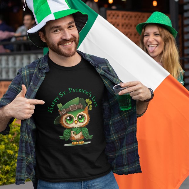 Personligen Uggla i S:t Patrick-Grönten T Shirt (St. Patrick's Day Green Owl personalized T-Shirt)