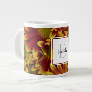 Personligens blommigt, gultens daisy w namn/initia jumbo mugg