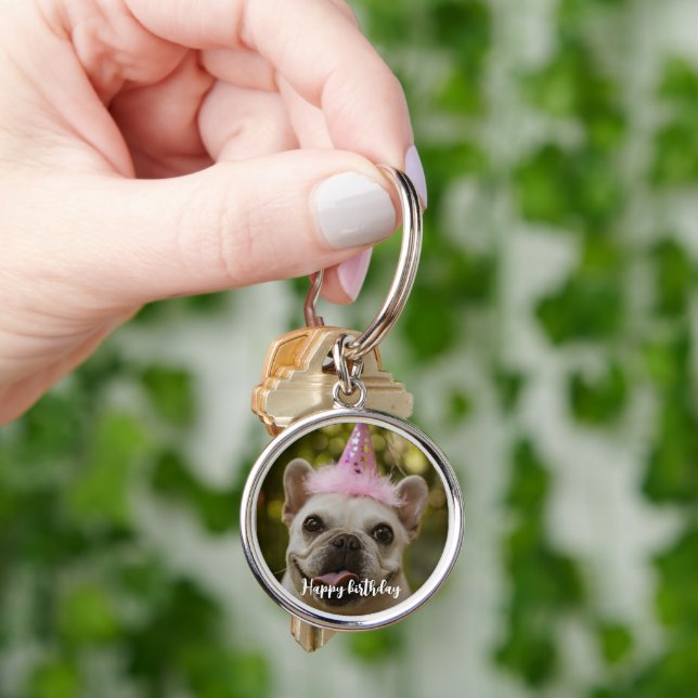 Personligens födelsedag för husdjur hund rund silverfärgad nyckelring (Hand)