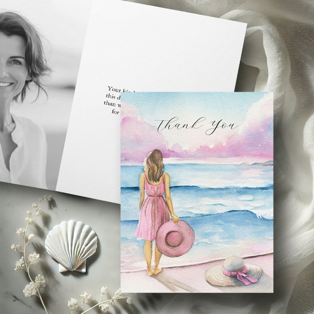 Personligens fotobakgrund - tack för dina kort (Funeral thank you card watercolor woman and beach scene with hats in pink Victoria Grigaliunas)