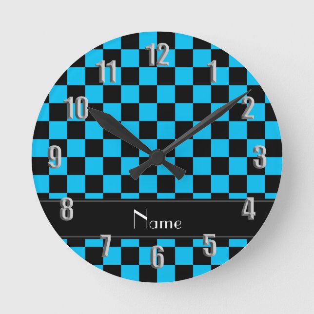 Personlignamnsvarten och tänder - slösa checkers rund klocka (Framsida)