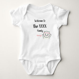 Personlignamnvälkomnande till den familjhooray t shirt