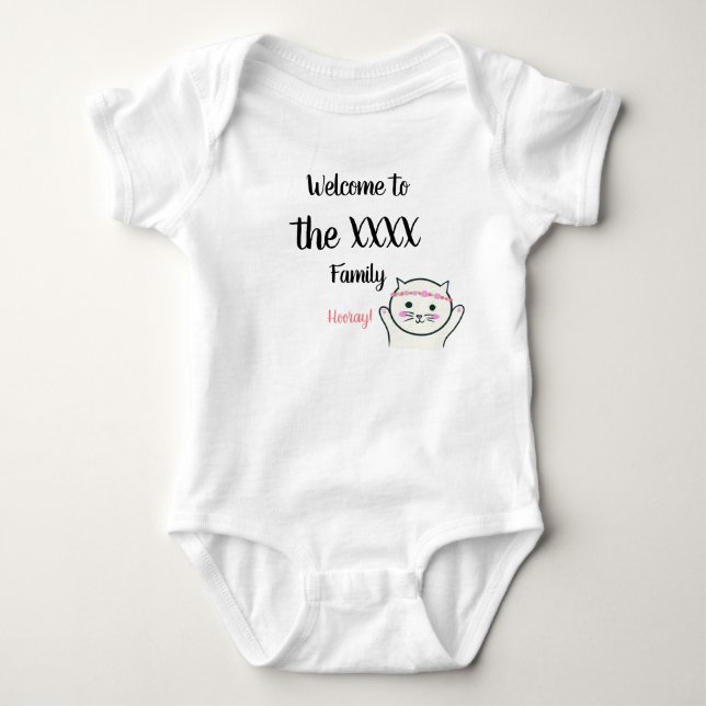 Personlignamnvälkomnande till den familjhooray t shirt (Framsida)