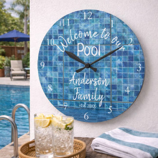 Personligt blå poolvatten Välkommen till vår pool Stor Klocka