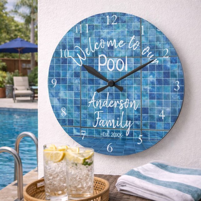 Personligt blå poolvatten Välkommen till vår pool Stor Klocka (Skapare uppladdad)
