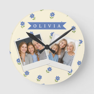 Personligt Blått Vildblommotiv Namn Present Rund Klocka