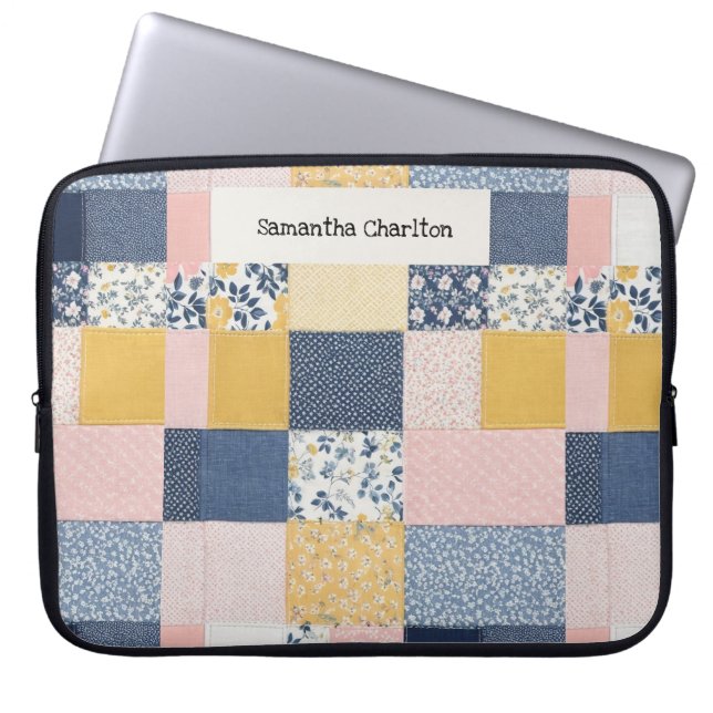 Personligt blomsterpatchwork i lantlig stil laptop fodral (Framsidan)