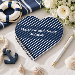 Personligt Bröllopshäfte med Marinblå och Vita Rän