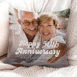 Personligt bröllp-årsfotot kudde<br><div class="desc">Fira en milstolpe med vår Personligt bröllp-årsdag Photo Dekorativ kudde,  med två favoritfoton och elegantens typografi-personlig med parets antal år tillsammans. Perfekt för vow-förnyelse eller årsdagar,  denna klassiska keepé är en tankefull gåva för att hedra 50 år av kärlek eller någon speciell milstolpe!</div>