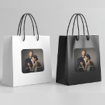 Personligt bröllp Bride and Groom's Photo Fyrkantigt Klistermärke<br><div class="desc">Ett fotodekal för personligt bröllp eller förlovning med briden och trimningen. I den här designen finns en textmall som kan anpassas till namn och bröllop i bruden och även en fotomall som kan användas för att överföra det foto du vill ha. Anpassa som du vill till kostym i tillfälle. Dessa...</div>