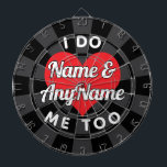 Personligt bröllp Text White Black Charcol Red Hea Darttavla<br><div class="desc">Anpassningsbar Text Jag gör mig till för Bröllop Vita textredigerbara Namn med rött hjärta på svart och kolliknande färgad. Anpassa för att en bröllop firande ska minnas och värna om som en kärleksfull minneskeepé!</div>