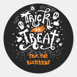 Personligt familjenamn trick or treat halloween runt klistermärke