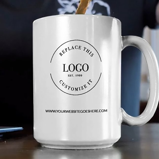 Personligt företagets logotyp webbplats kaffemugg (Custom logo and website simple branded mug template.)
