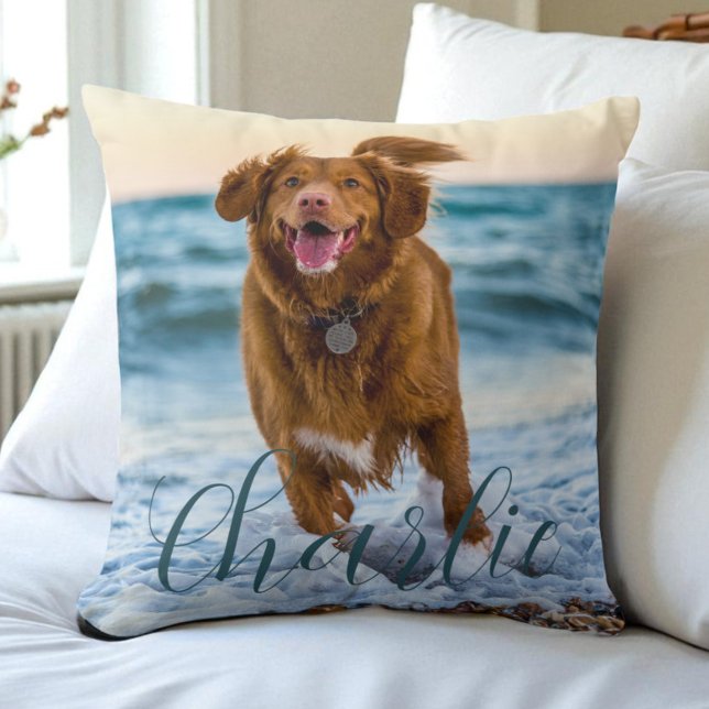 Personligt hundnamn i modernt typsnitt kudde (Pet Photo Script Name Modern Personalized Dog Throw Pillow)