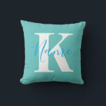 Personligt kuddfodral med namn Anpassat kuddfodral Kudde<br><div class="desc">Personligt familjenamn kuddfodral – en mysig,  anpassad present till Mamma,  Mormor eller någon speciell. Perfekt för heminredning och hjärtevarma ögonblick! Lägg till värme och personlighet i ditt hem med mina Personliga Familjenamn Kuddarna. Perfekt för att fira speciella tillfällen eller helt enkelt din familjs kärlek.</div>