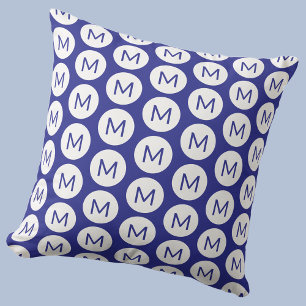Personligt monogram initial bokstavsmönster i blåt kudde