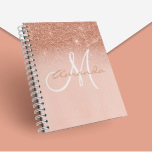 Personligt present med monogram i roséguld toning anteckningsbok