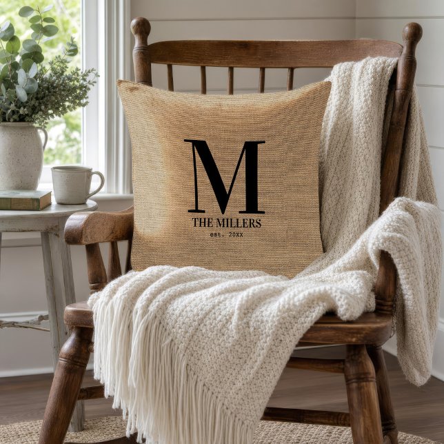 Personligt rustikt familjeförnamn monogram initial kudde (Skapare uppladdad)