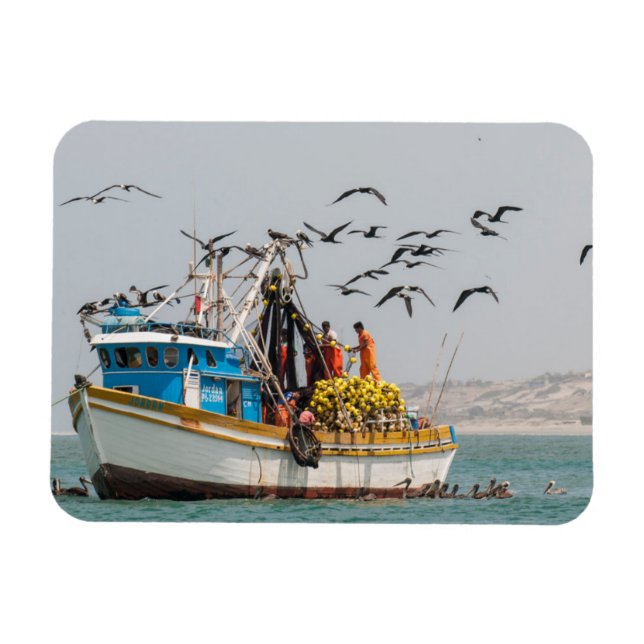 Peru, Los Organos. Fiskebåt i Los Organos Magnet (Horisontell)