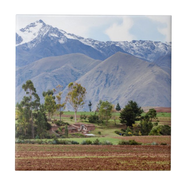 Peru, Maras. Landskap ovanför den heliga dalen Kakelplatta (Framsidan)