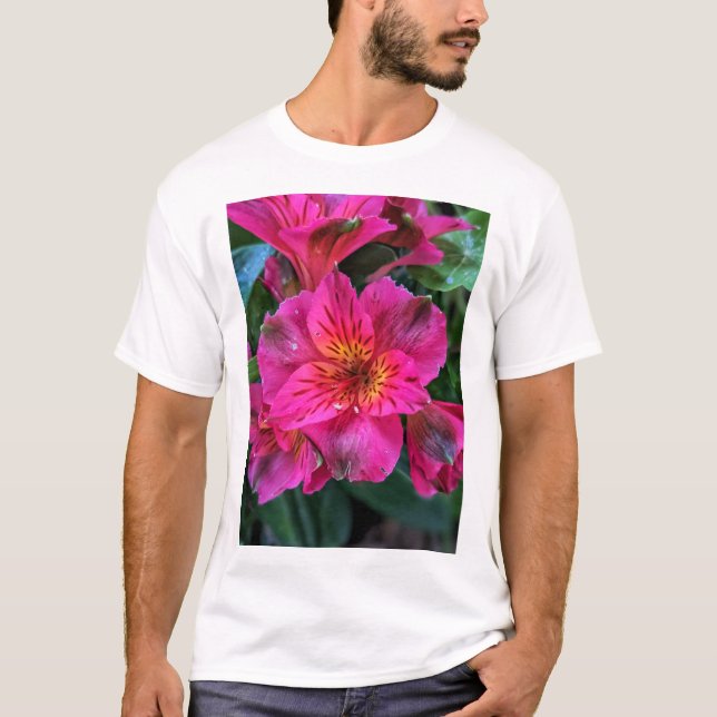 Peruvian Lily Rosa Färg T Shirt (Framsida)