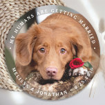 Pet Bröllop Personlig Hund Photo Förlovning Underlägg Papper Rund<br><div class="desc">Fira din förlovning och ge unika bröllop spara datum med anpassningsbarna foto, och personligen "Mina människor är Gifta sig" hund bröllop spara datum. Anpassa med dina favoritfoton, namn och datum. Den här anpassningsbarna som du underlägg med fotot bröllop är perfekt för förlovningsfester och ett alternativ till att spara datumkorten i...</div>