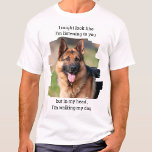 Pet-foto för rolig hund Pappa Personlig T Shirt<br><div class="desc">Hur sant är det här? Nu behöver du inte säga en ord, bara låta skjortan prata. "Jag kanske lyssnar på dig, men i mitt huvud går jag min hund". Anpassa med ditt favoritfoto och Namn. Varje hund älskare behöver en. Perfekt för varje hund och pappa. COPYRIGHT © 2020 Judy Burrows,...</div>