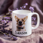 Pet Hund Cat Photo Monogram Kaffemugg<br><div class="desc">Den här designen kan vara personlig om du väljer Redigera design. Du kan också överföra till andra objekt. Kontakta mig på colorflowcreations@gmail.com eller använda alternativet chatta överst på sidan om du vill ha den här designen på en annan produkt eller behöver hjälp med den här designen. Se mer av mina...</div>