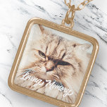 Pet Memorial Loving Memory Modern Simple Photo Guldpläterat Halsband<br><div class="desc">Design består av modern chic-typografi med sans serif- och serif-teckensnitt. Lägg till ett foto med anpassningsbarna av ditt sällskapsdjur och år.</div>