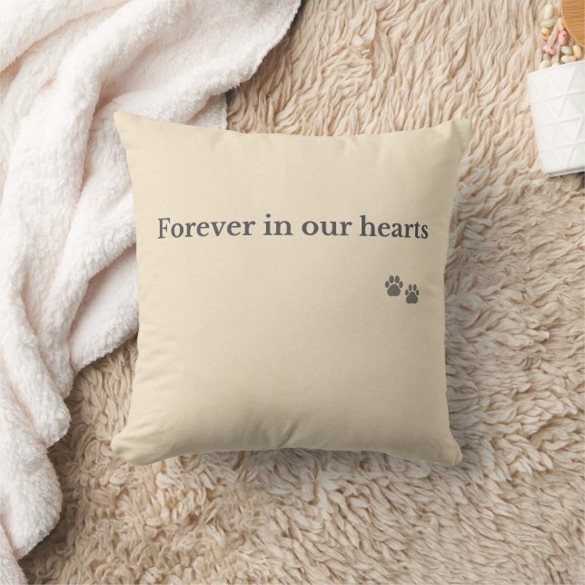 Pet Memorial Throw Pillow – Forever in Our Hearts Kudde (Filt)