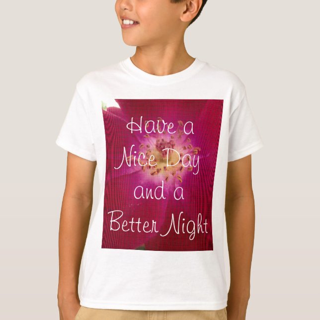 Petal Perfektion: Kontrollerad Ro Petal Mönster Ar Tee (Framsida)