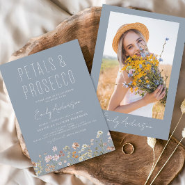 Petals & Prosecco Dusty Blue Wildblomma Photo Inbjudningar