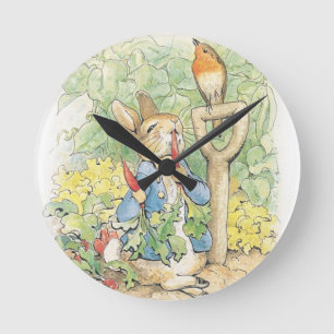 Peter Rabbit i Garden - Beatrix-Potterna Rund Klocka