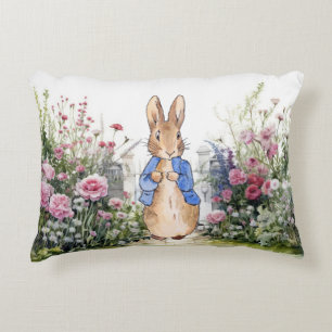 Peter Rabbit i hans trädgård nr 2 Prydnadskudde