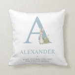 Peter Rabbit | PERSONLIG BREV A Kudde<br><div class="desc">Anpassa den här söta Peter Rabbit-designen med ditt barns namn och födelsestatus. Perfektens babyduschgåva!</div>