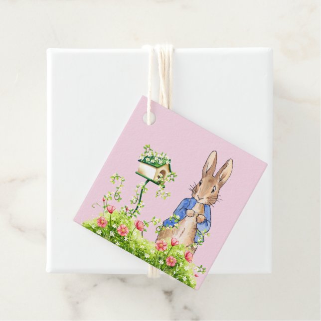 Peter the Rabbit i hans trädgårdsrosa Gåvor Etiketter (På plats)